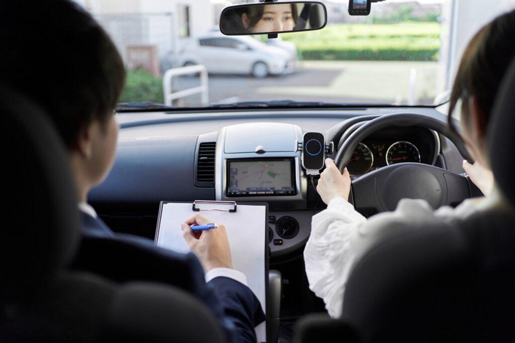 A woman taking a car driving lesson